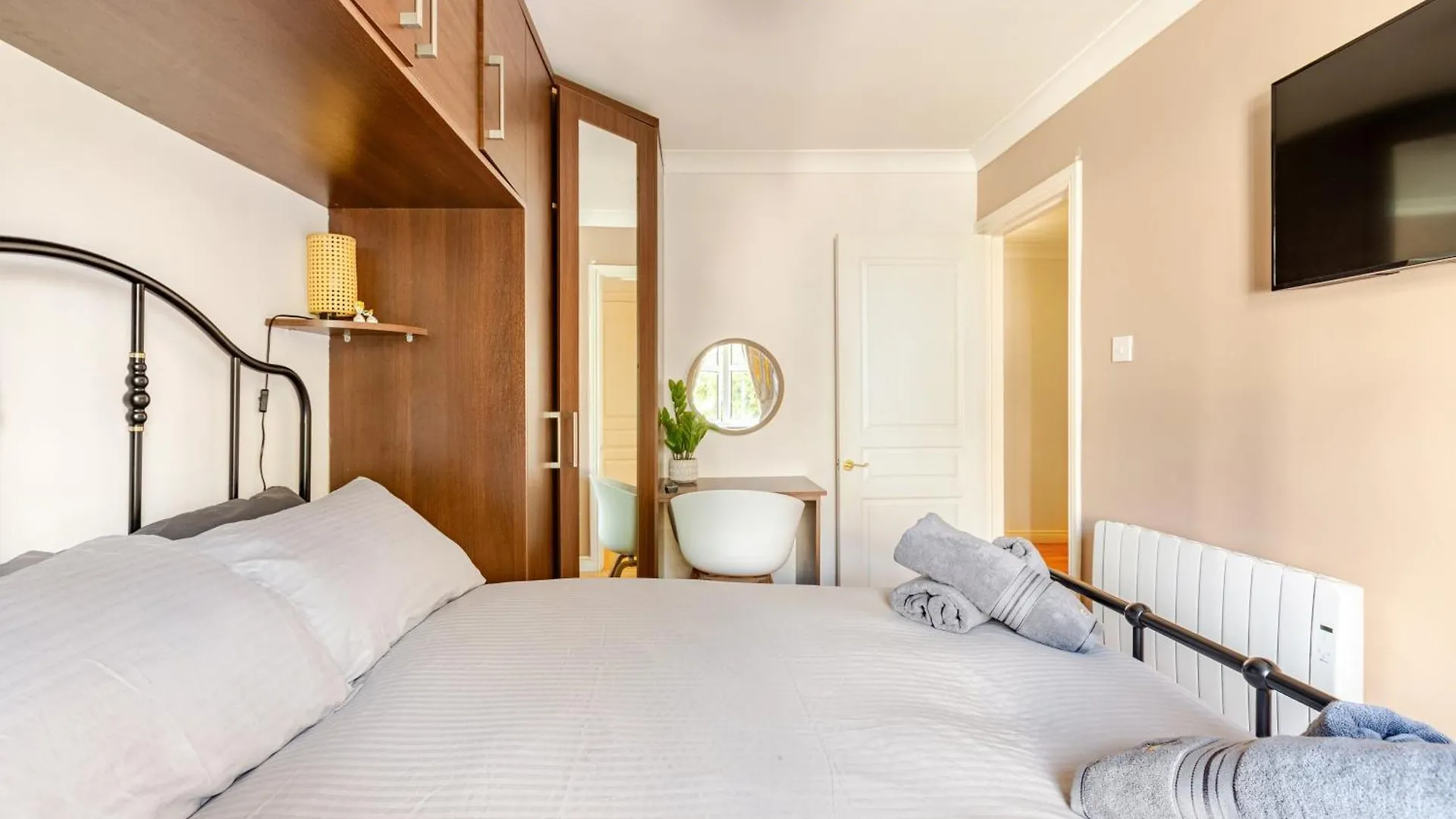 Modern Stylish Central Apt With Free Parking Dublin 0*,  Irlande
